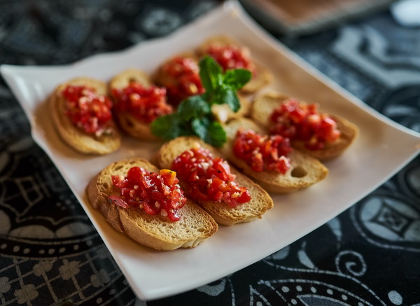 yangshuo-village-inn-rooftop-dining-yangshuo-china