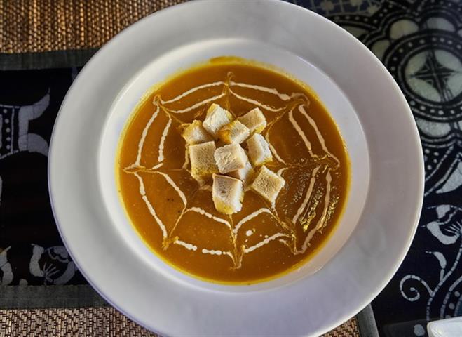 yangshuo-village-inn-rooftop-dining-yangshuo-china
