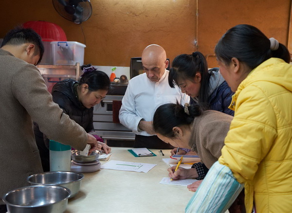 yangshuo-village-inn-rooftop-dining-yangshuo-china