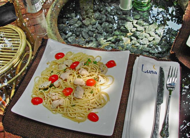 Stylish yangshuo bar - Yangshuo Village Inn