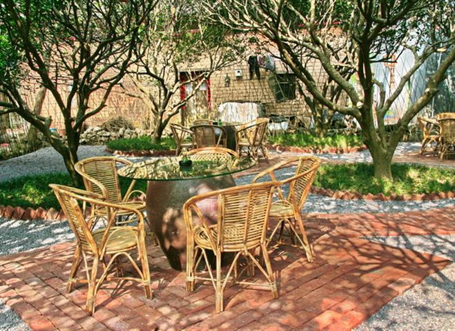 Best Yangshuo bars - Yangshuo Village Inn - Yulong River Yangshuo