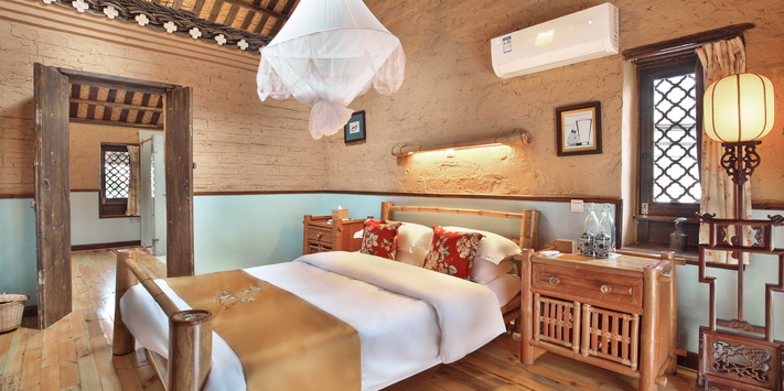 Yangshuo Village Inn is an unbeatable value for Yangshuo guesthouse accommodation just steps to Moon Hill.